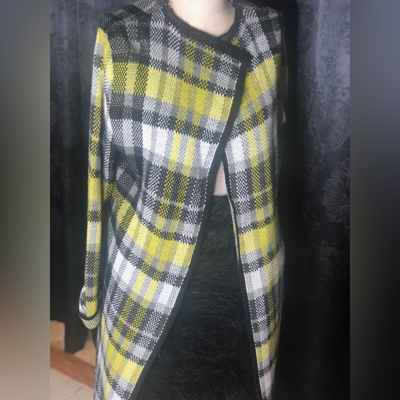 Black and yellow ladies cardigan - Picture 1 of 9
